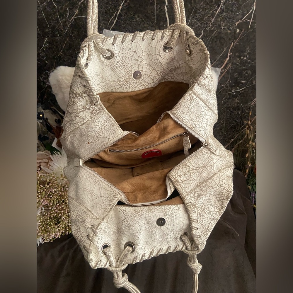 Rare Jane August Distressed Leather Handbag - Picture 3 of 15